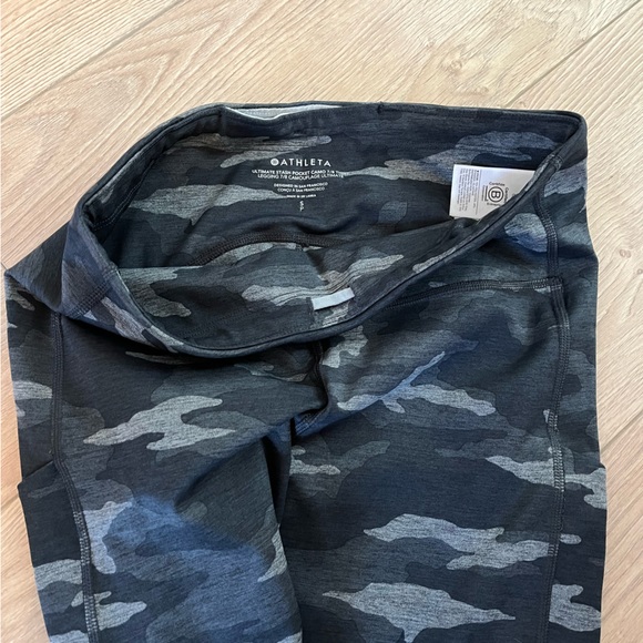 ATHLETA | Ultimate Stash Pocket Camo 7/8 Tight - Picture 5 of 9